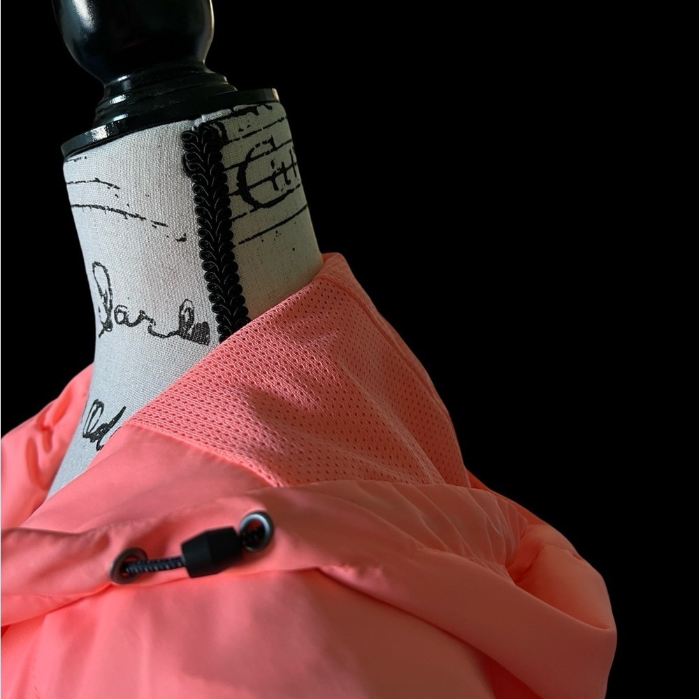 New Balance Coral Well Worn & Still Running Hooded Windbreaker Jacket - Small - Picture 11 of 16